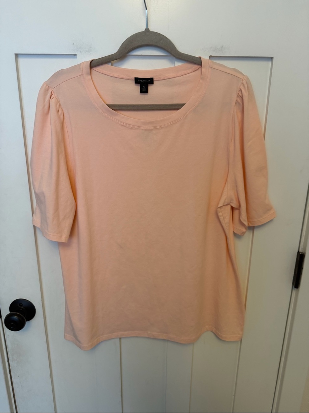 Ann Taylor Light pink peach short-sleeve crewneck top gathered puff sleeves NWT